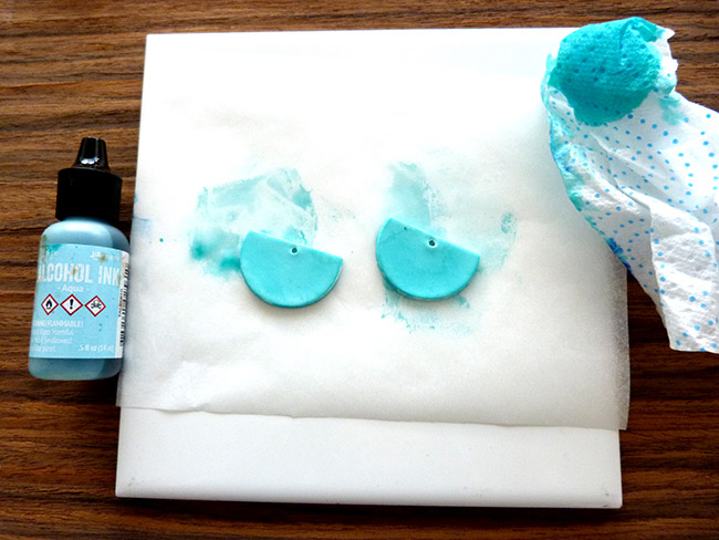 Boucles d'oreilles polymère, encres et métal : Etape 3