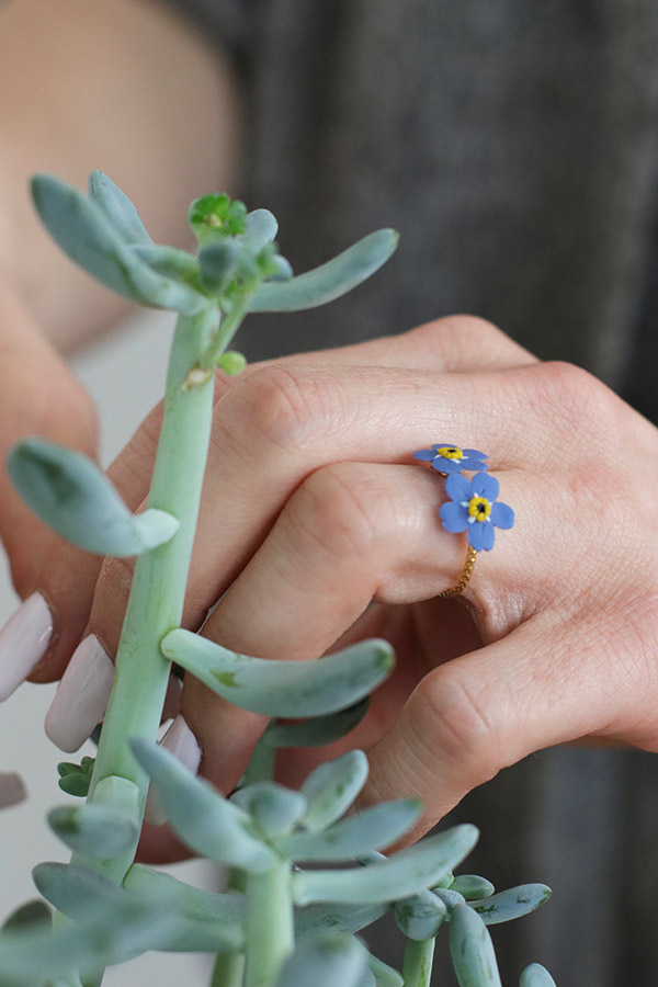 Schéma Bague et boucles d'oreilles fleurs de myosotis en pâte polymère