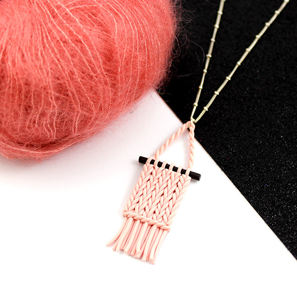 Pendentif polymère imitation tissage mural Pendentif polymère imitation tissage mural