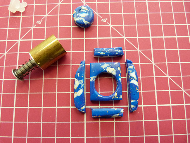 Bague imitation lapis-lazuli en pâte polymère PARDO : Etape 8 Bague imitation lapis-lazuli en pâte polymère PARDO : Etape 8