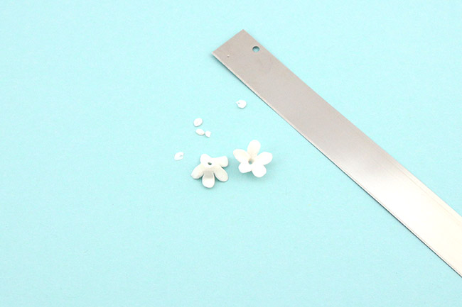 Créoles avec fleurs en pâte polymère : Etape 7