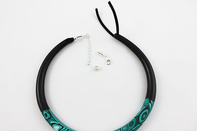 Torque ou ras de cou polymère effet Malachite : Etape 20 Torque ou ras de cou polymère effet Malachite : Etape 20