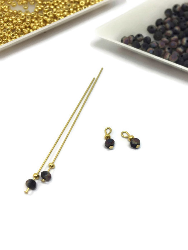 Parure Interstellar en perles Miyuki dorées et rocailles facettées : Etape 3