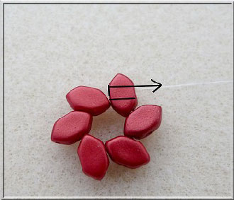 DIY Parure Pia en perles de verre Paros et Minos par Puca : Etape 4 DIY Parure Pia en perles de verre Paros et Minos par Puca : Etape 4