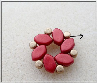 DIY Parure Pia en perles de verre Paros et Minos par Puca : Etape 6 DIY Parure Pia en perles de verre Paros et Minos par Puca : Etape 6