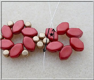 DIY Parure Pia en perles de verre Paros et Minos par Puca : Etape 11 DIY Parure Pia en perles de verre Paros et Minos par Puca : Etape 11