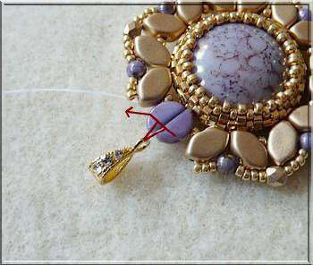 Pendentif collier DIY Mafate en perles de verre Paros et Kos par Puca : Etape 17