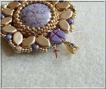 Pendentif collier DIY Mafate en perles de verre Paros et Kos par Puca : Etape 18