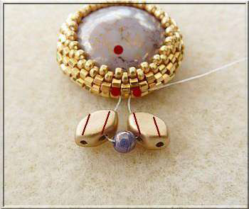 Pendentif collier DIY Mafate en perles de verre Paros et Kos par Puca : Etape 7