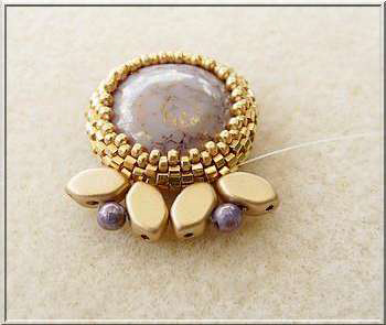 Pendentif collier DIY Mafate en perles de verre Paros et Kos par Puca : Etape 9