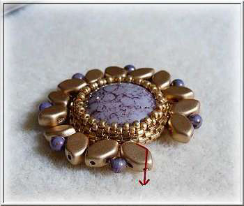 Pendentif collier DIY Mafate en perles de verre Paros et Kos par Puca : Etape 10