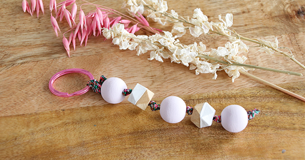 Idée cadeau Porte clef Liberty et perles pour la fête des maîtresses et les nounous