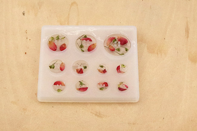 Créer des boutons à coudre en résine : Etape 2 Créer des boutons à coudre en résine : Etape 2