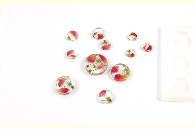 Créer des boutons à coudre en résine : Etape 4 Créer des boutons à coudre en résine : Etape 4