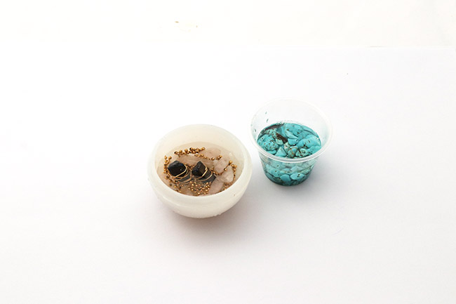 Comment faire une orgonite en résine : tuto DIY débutant : Etape 3