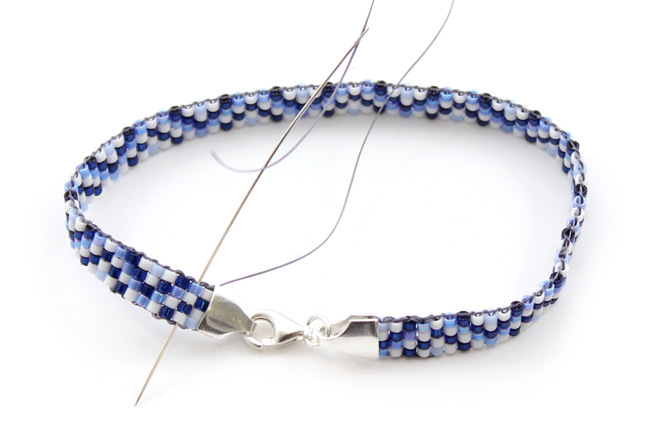 Bracelet Miyuki 4 rangs au métier à tisser : Etape 8 Bracelet Miyuki 4 rangs au métier à tisser : Etape 8