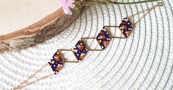 Bracelet losanges en tissage brickstitch par Lili Azalée Bracelet losanges en tissage brickstitch par Lili Azalée