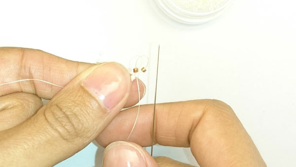 DIY bague tissage peyote croisé en perles miyuki : Etape 2