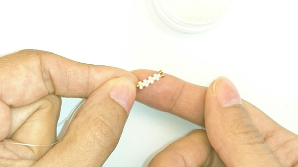 DIY bague tissage peyote croisé en perles miyuki : Etape 3