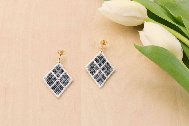 Boucles d'oreilles Brick Stitch losange en perles Miyuki débutant : Etape 11 Boucles d'oreilles Brick Stitch losange en perles Miyuki débutant : Etape 11