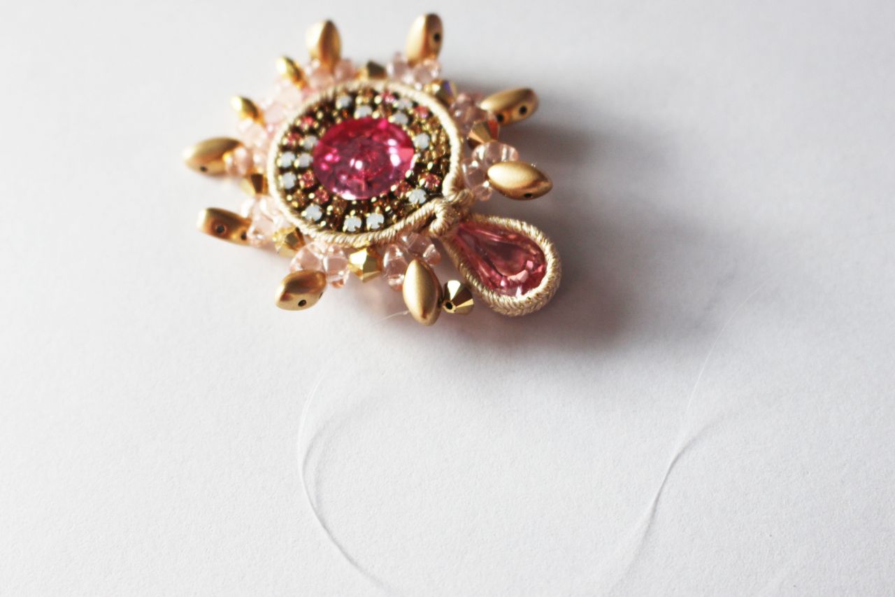 Boucles d'oreilles avec des perles en verre IrisDuo et SuperDuo et cristaux PureCrystal : Etape 14