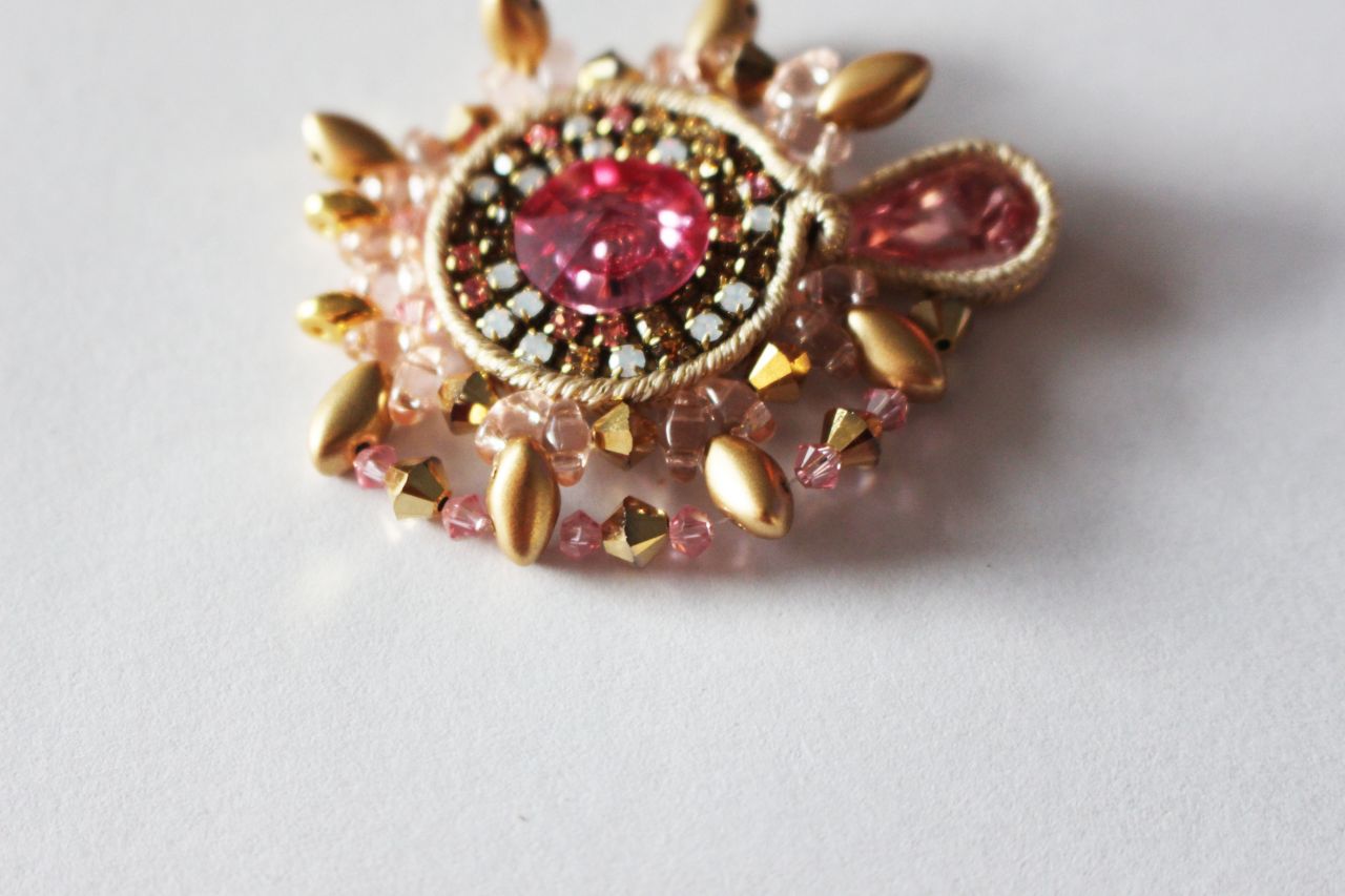 Boucles d'oreilles avec des perles en verre IrisDuo et SuperDuo et cristaux PureCrystal : Etape 15