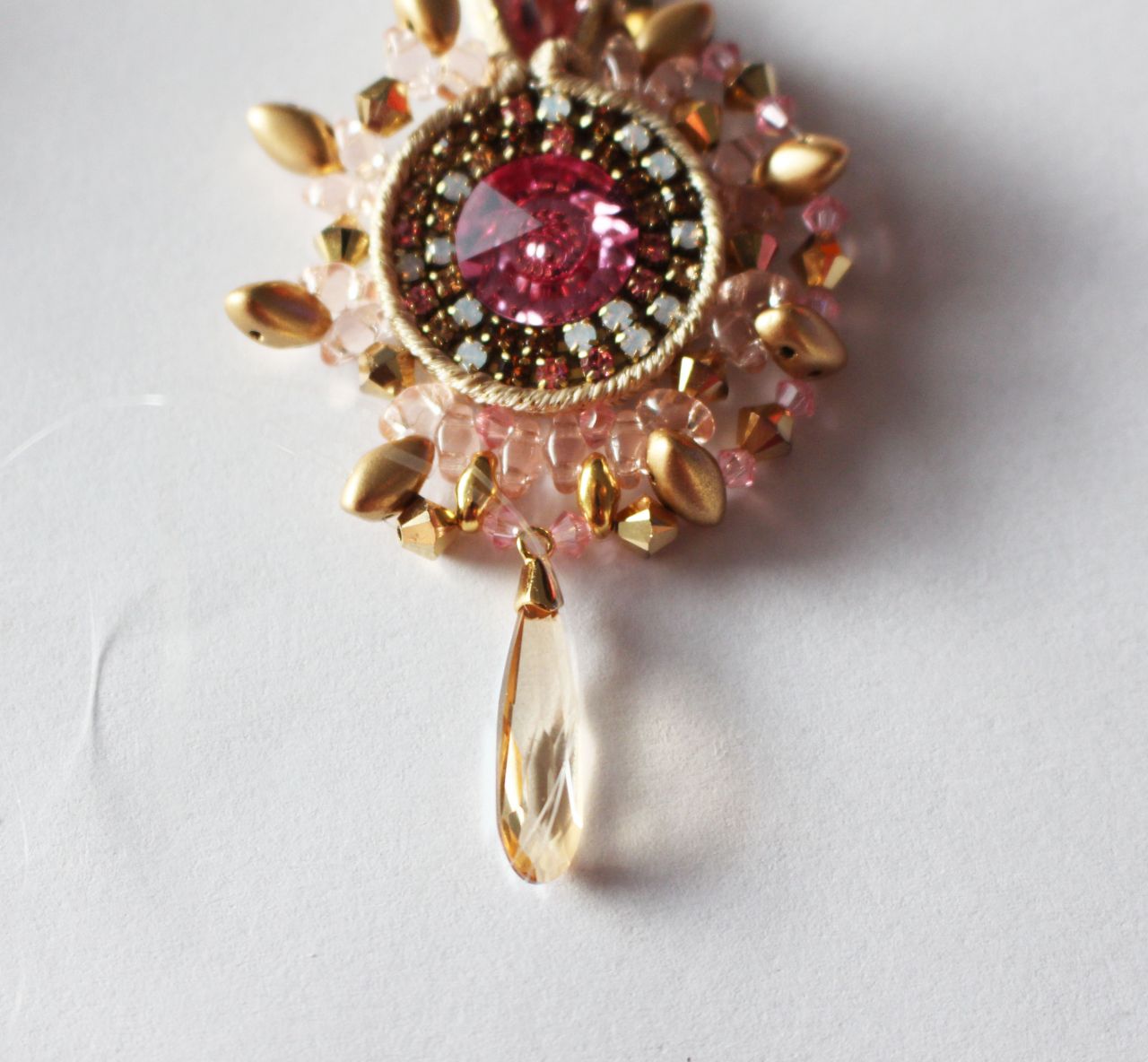 Boucles d'oreilles avec des perles en verre IrisDuo et SuperDuo et cristaux PureCrystal : Etape 16