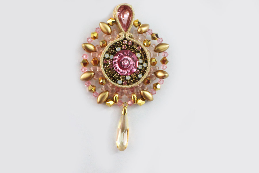 Boucles d'oreilles avec des perles en verre IrisDuo et SuperDuo et cristaux PureCrystal : Etape 17