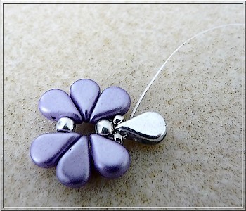 Bracelet Connie en perles en verre Amos®, Bugles Miyuki et PureCrystal Crystal Mesh : Etape 5 Bracelet Connie en perles en verre Amos®, Bugles Miyuki et PureCrystal Crystal Mesh : Etape 5