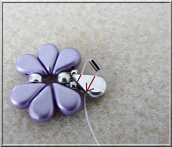 Bracelet Connie en perles en verre Amos®, Bugles Miyuki et PureCrystal Crystal Mesh : Etape 6 Bracelet Connie en perles en verre Amos®, Bugles Miyuki et PureCrystal Crystal Mesh : Etape 6