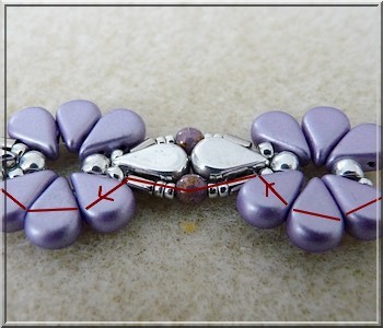 Bracelet Connie en perles en verre Amos®, Bugles Miyuki et PureCrystal Crystal Mesh : Etape 15 Bracelet Connie en perles en verre Amos®, Bugles Miyuki et PureCrystal Crystal Mesh : Etape 15