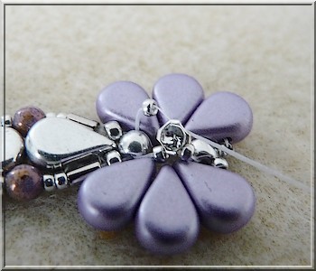 Bracelet Connie en perles en verre Amos®, Bugles Miyuki et PureCrystal Crystal Mesh : Etape 18 Bracelet Connie en perles en verre Amos®, Bugles Miyuki et PureCrystal Crystal Mesh : Etape 18