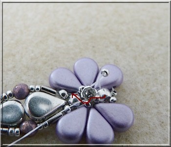 Bracelet Connie en perles en verre Amos®, Bugles Miyuki et PureCrystal Crystal Mesh : Etape 19 Bracelet Connie en perles en verre Amos®, Bugles Miyuki et PureCrystal Crystal Mesh : Etape 19