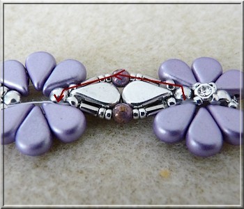 Bracelet Connie en perles en verre Amos®, Bugles Miyuki et PureCrystal Crystal Mesh : Etape 20 Bracelet Connie en perles en verre Amos®, Bugles Miyuki et PureCrystal Crystal Mesh : Etape 20