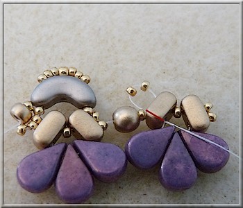 Collier Amour en perles en verre Amos®, Arcos® et Ios® par Puca : Etape 13 Collier Amour en perles en verre Amos®, Arcos® et Ios® par Puca : Etape 13