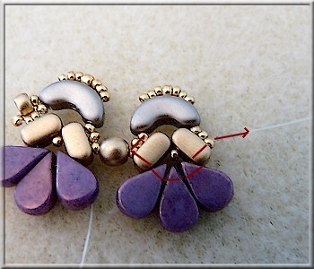 Collier Amour en perles en verre Amos®, Arcos® et Ios® par Puca : Etape 16 Collier Amour en perles en verre Amos®, Arcos® et Ios® par Puca : Etape 16