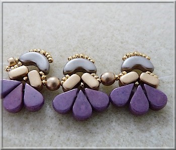 Collier Amour en perles en verre Amos®, Arcos® et Ios® par Puca : Etape 17 Collier Amour en perles en verre Amos®, Arcos® et Ios® par Puca : Etape 17