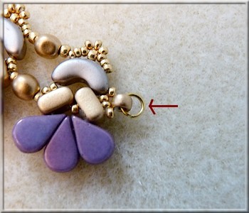 Collier Amour en perles en verre Amos®, Arcos® et Ios® par Puca : Etape 22 Collier Amour en perles en verre Amos®, Arcos® et Ios® par Puca : Etape 22