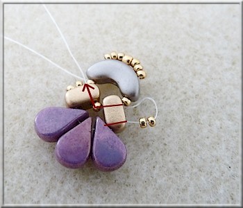 Collier Amour en perles en verre Amos®, Arcos® et Ios® par Puca : Etape 6 Collier Amour en perles en verre Amos®, Arcos® et Ios® par Puca : Etape 6