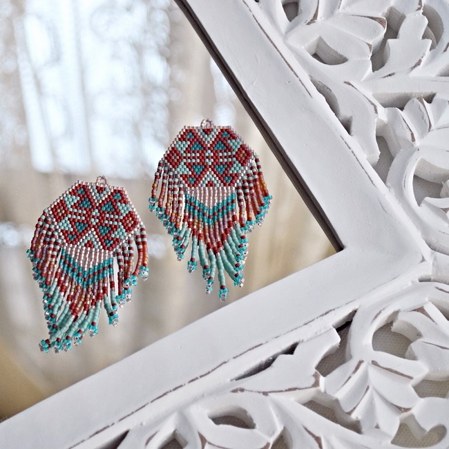 Schéma Boucles d'oreilles tissées en perles Miyuki Delicas style amérindien en Brick Stitch