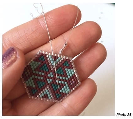 Boucles d'oreilles tissées en perles Miyuki Delicas style amérindien en Brick Stitch : Etape 10