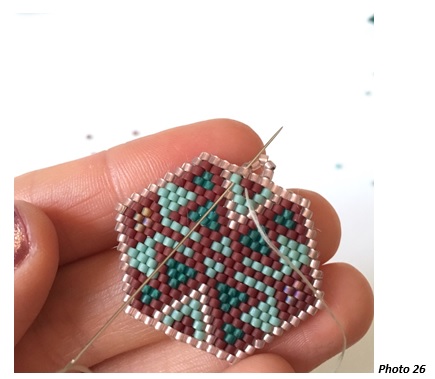 Boucles d'oreilles tissées en perles Miyuki Delicas style amérindien en Brick Stitch : Etape 11