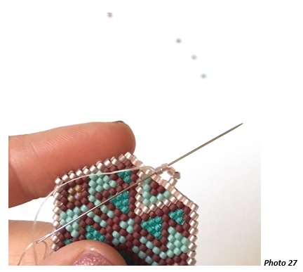 Boucles d'oreilles tissées en perles Miyuki Delicas style amérindien en Brick Stitch : Etape 12