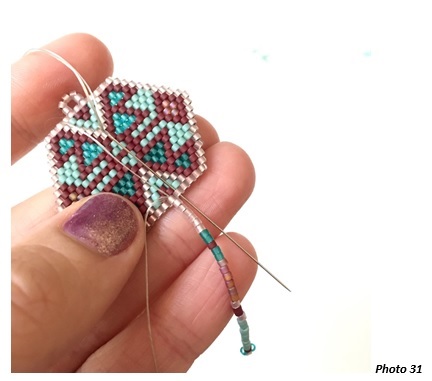 Boucles d'oreilles tissées en perles Miyuki Delicas style amérindien en Brick Stitch : Etape 15