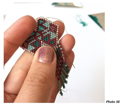 Boucles d'oreilles tissées en perles Miyuki Delicas style amérindien en Brick Stitch : Etape 20