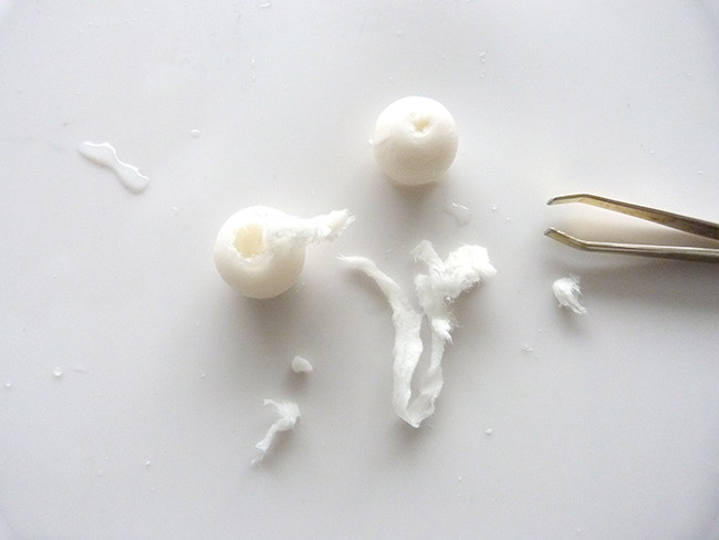 Boucles d'oreilles avec des perles creuses réalisées en pâte polymère : Etape 5 Boucles d'oreilles avec des perles creuses réalisées en pâte polymère : Etape 5