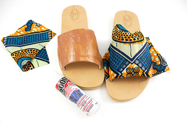 customiser des sandales en cuir avec du tissu wax coller le tissu customiser des sandales en cuir avec du tissu wax coller le tissu