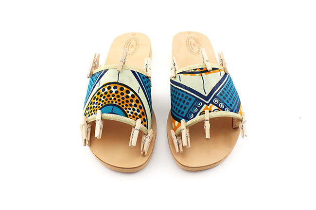 customiser des sandales en cuir avec du tissu wax coller le biais 2 customiser des sandales en cuir avec du tissu wax coller le biais 2