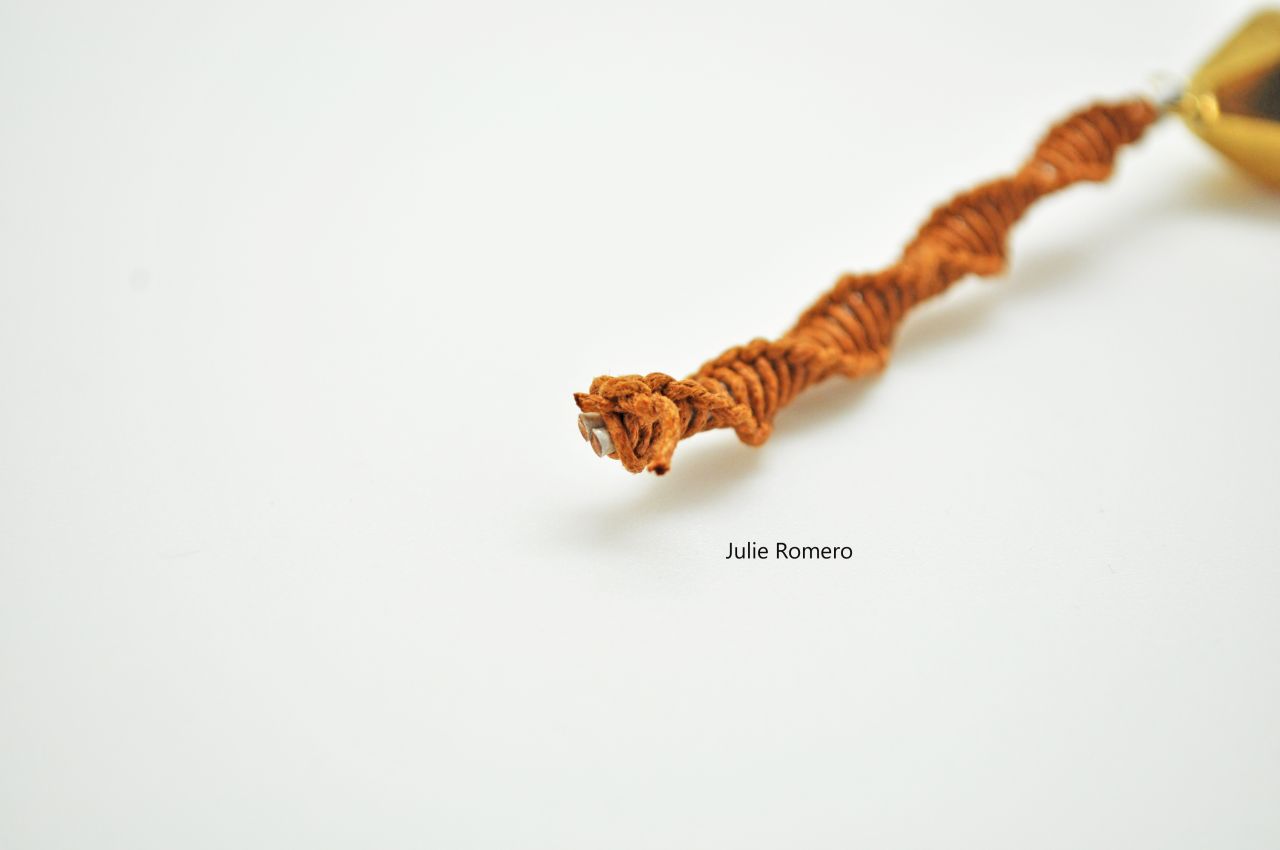 Bracelet macramé avec intercalaire quartz rose : Etape 6 Bracelet macramé avec intercalaire quartz rose : Etape 6