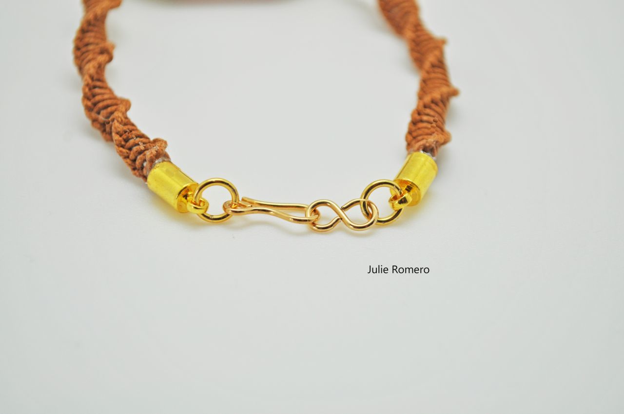 Bracelet macramé avec intercalaire quartz rose : Etape 9 Bracelet macramé avec intercalaire quartz rose : Etape 9